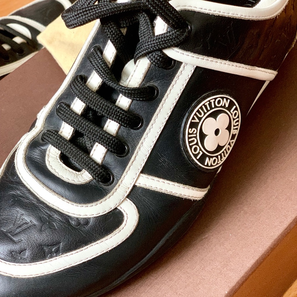 Louis Vuitton woman’s Authentic sneakers